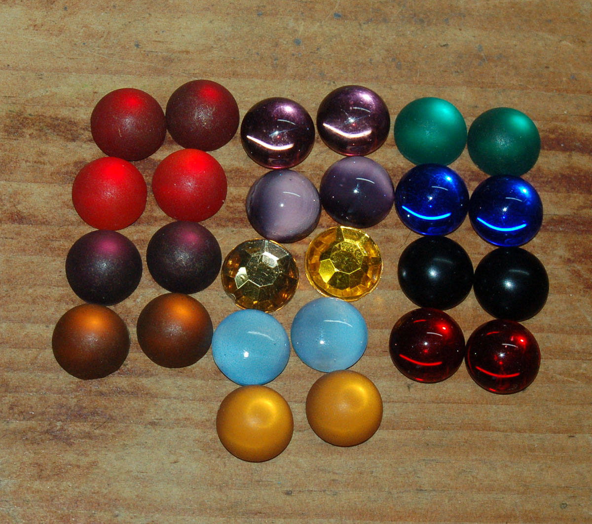 26 kabošonů sklo průměr 1,2 cm