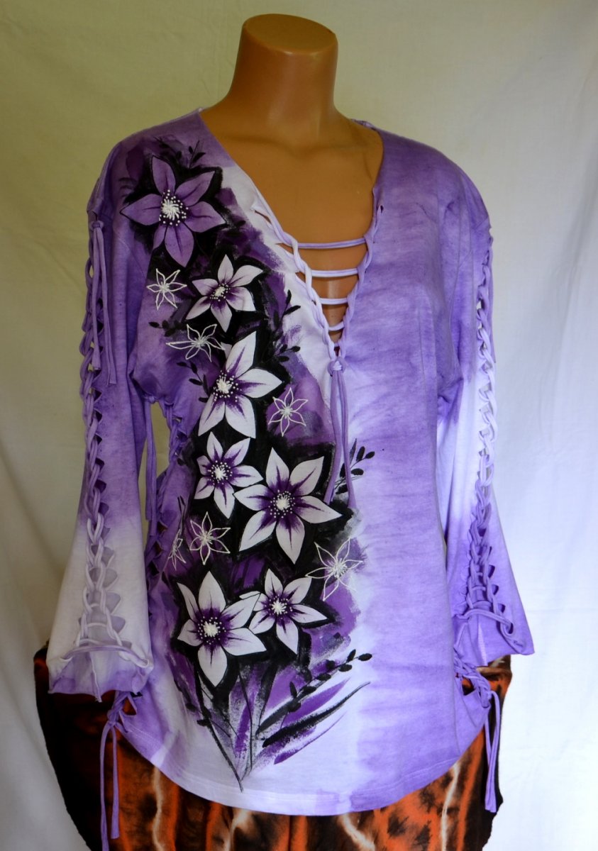 Fialové prostříhané tričko s květy