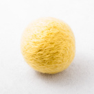 Plstěná kulička pro kočku s kozlíkem - banánová