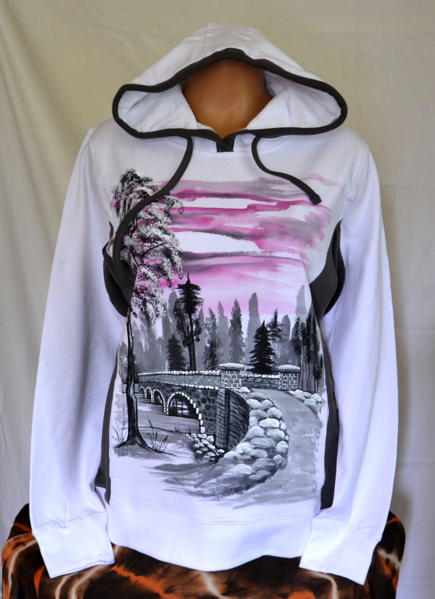 Bílá mikina s mostem