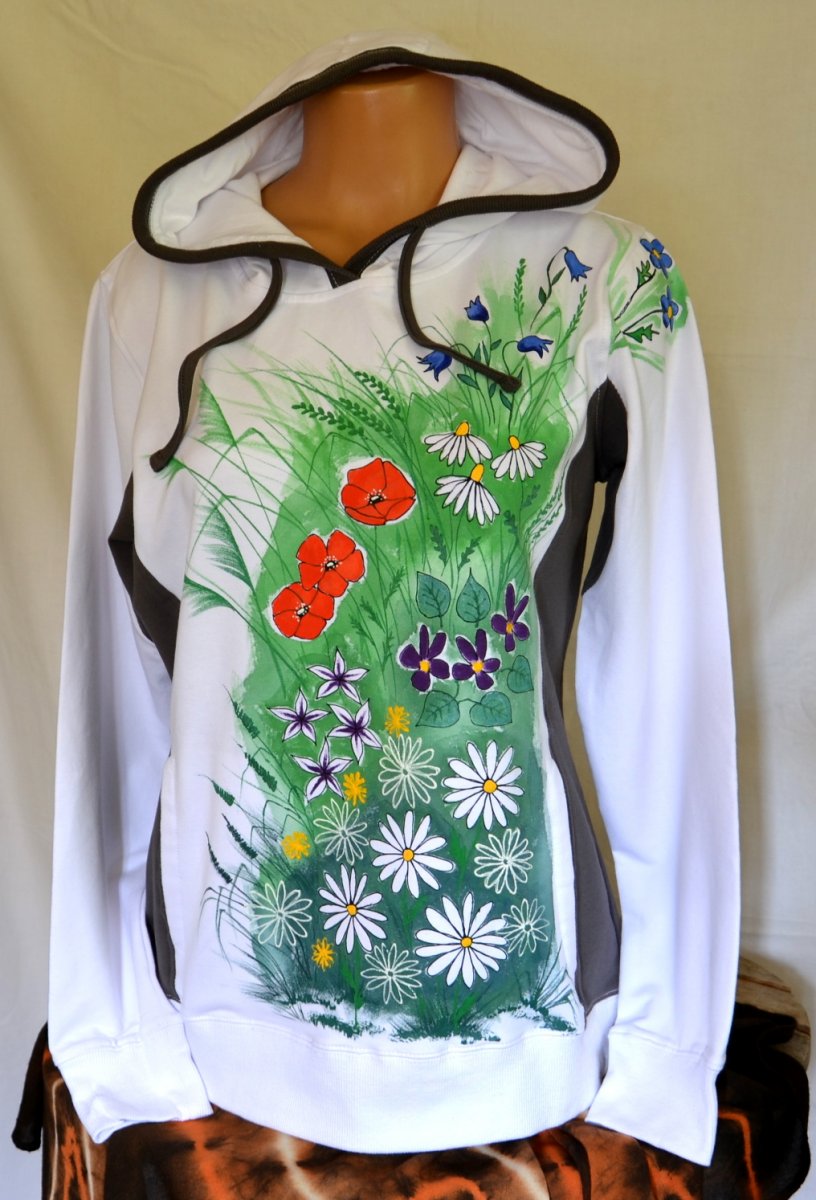 Bílá mikina s lučními květy