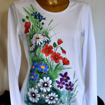 Bílé tričko s lučními květy
