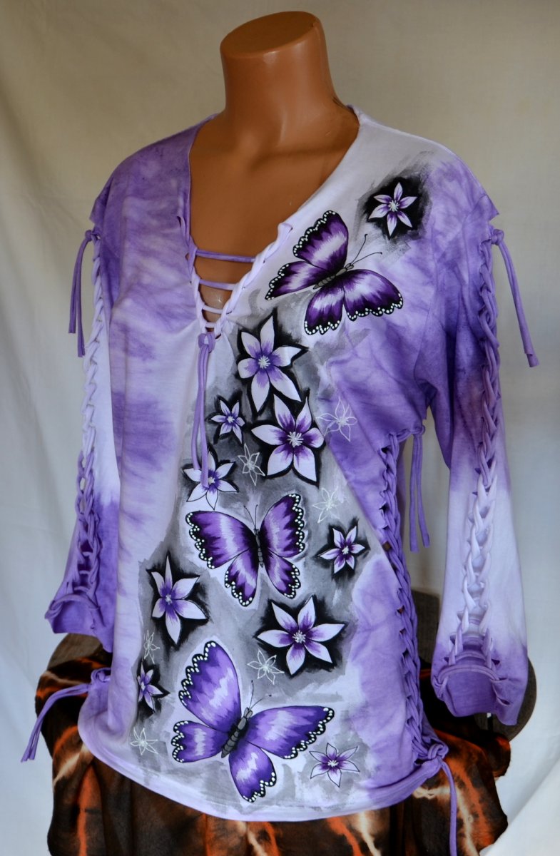 Fialové prostříhané tričko s motýly