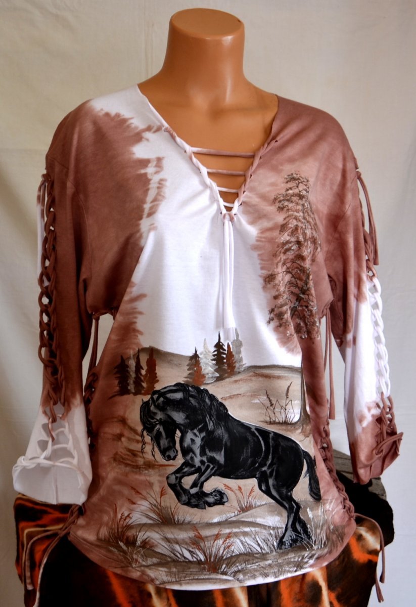 Hnědé prostříhané tričko s vraníkem