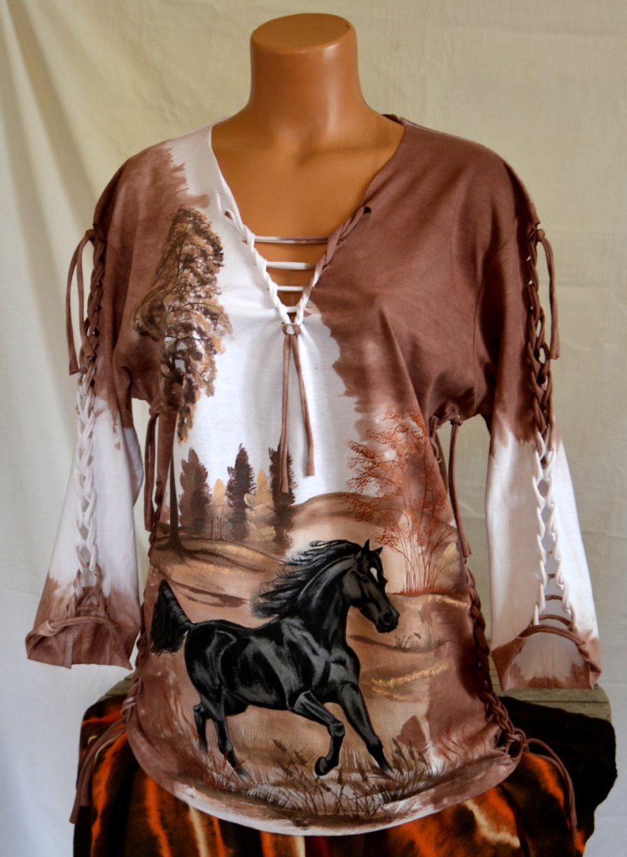 Hnědé prostříhané tričko s vraníkem