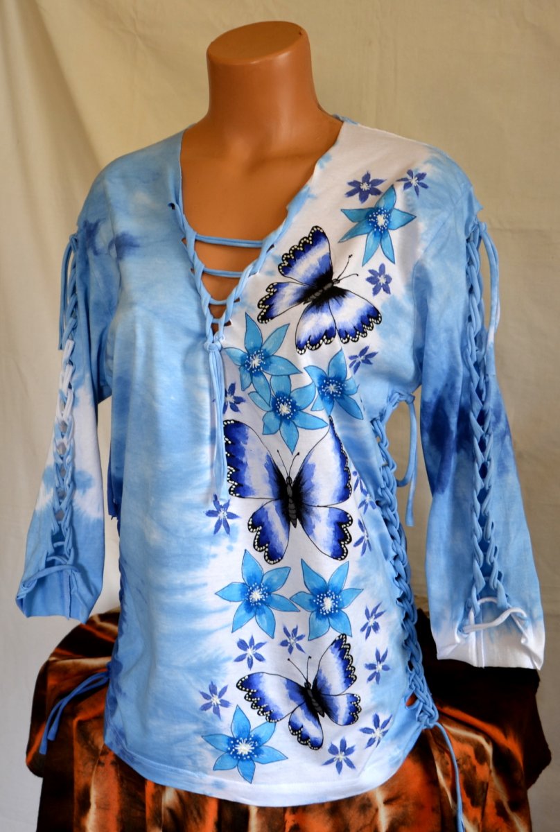 Modré prostříhané tričko s motýly