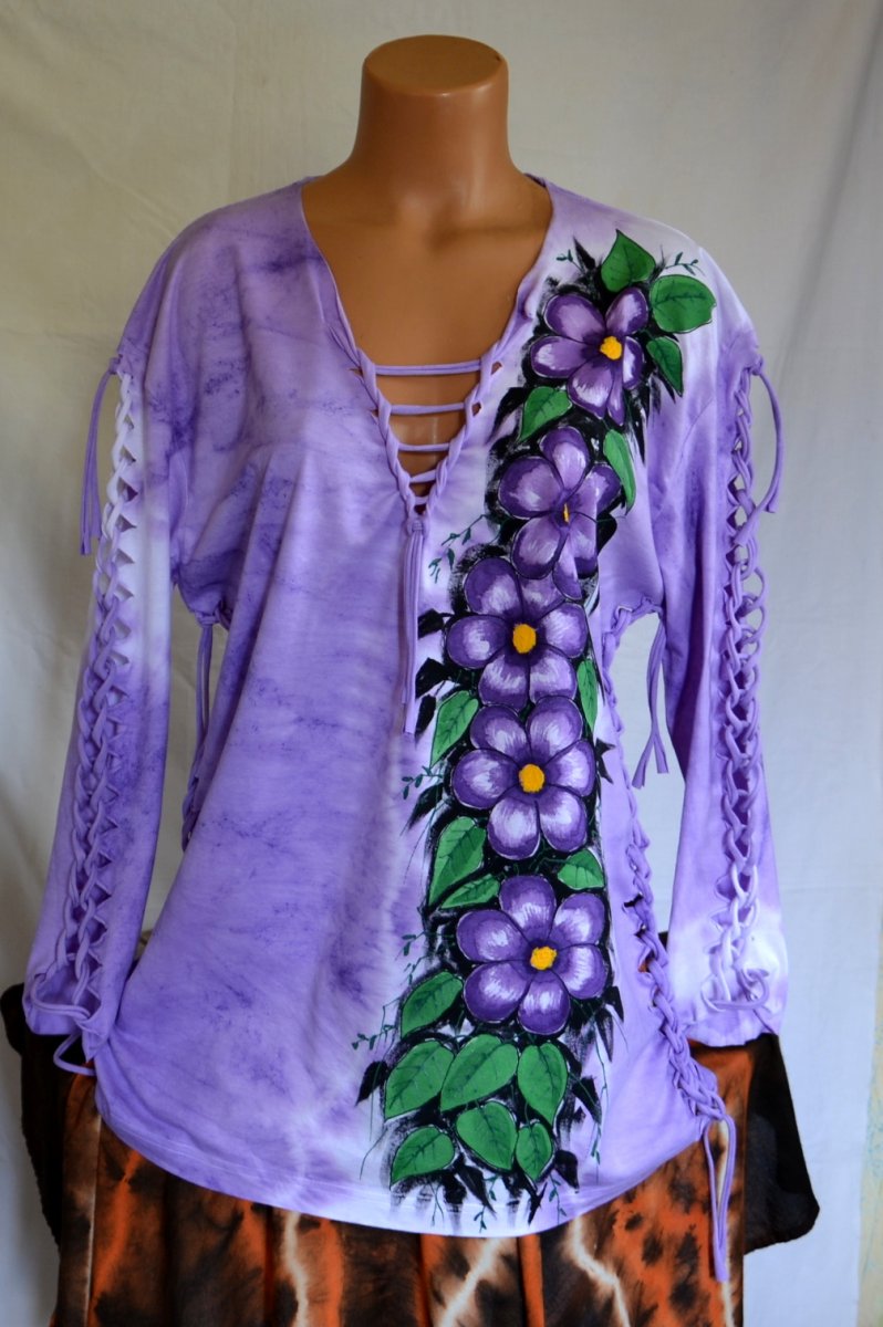 Fialové prostříhané tričko s květy