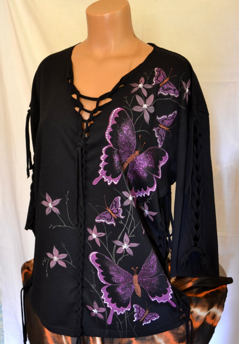 Černé prostříhané tričko s motýly