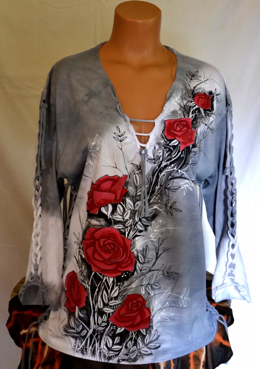 Šedé prostříhané tričko s růžemi