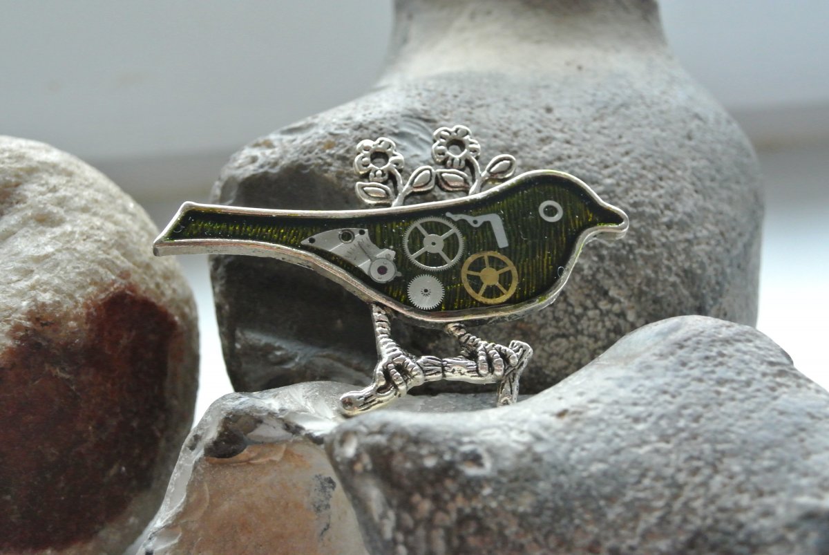 Steampunková brož - zelený ptáček