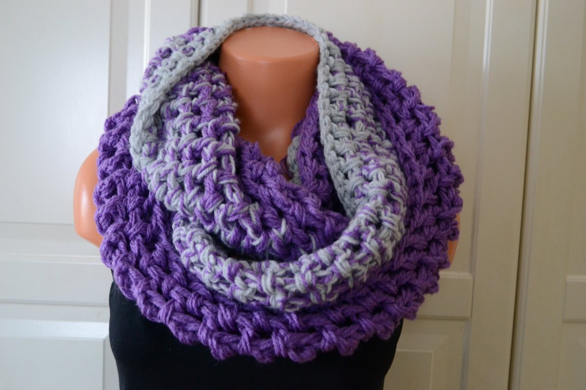 háčkovaný nákrčník fialovo-šedé ombré