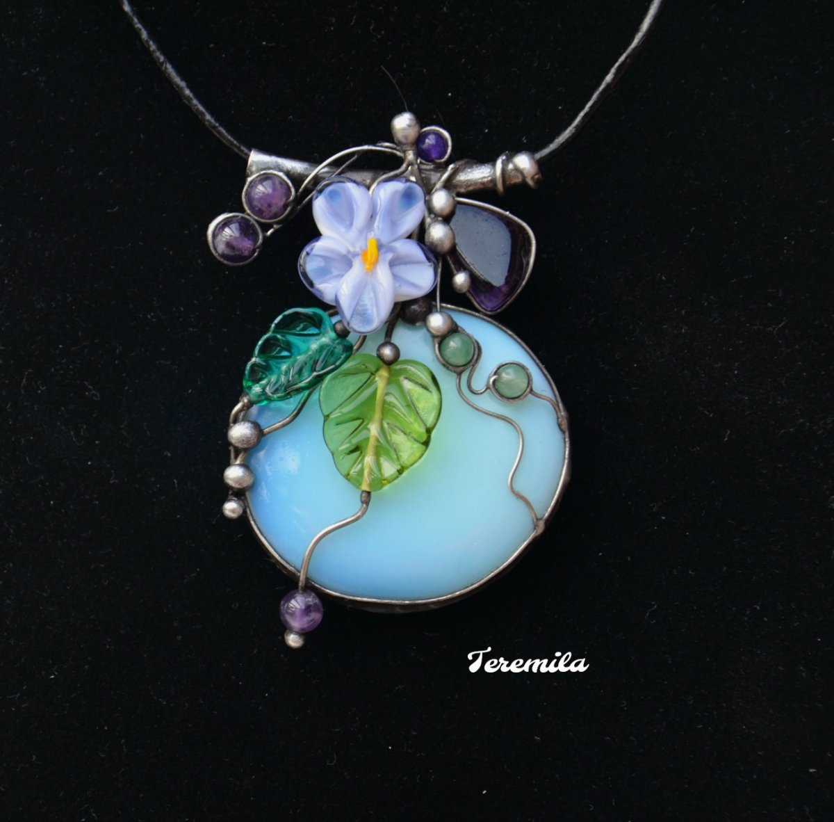 Fialka - opalit, vinutá perla