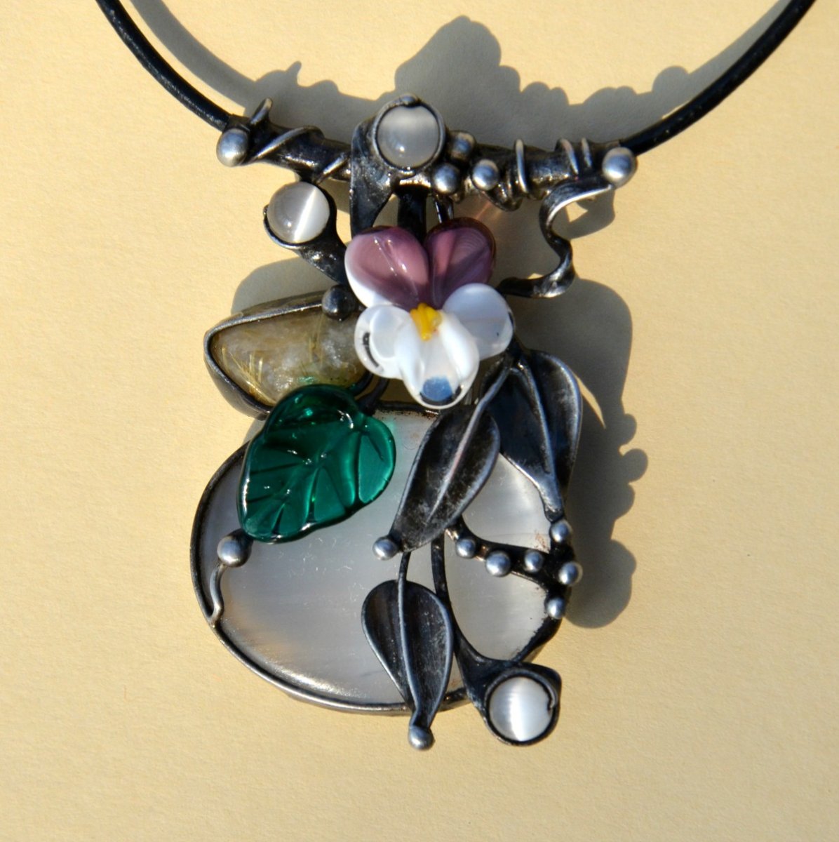 Maceška - selenit, vinutá perla