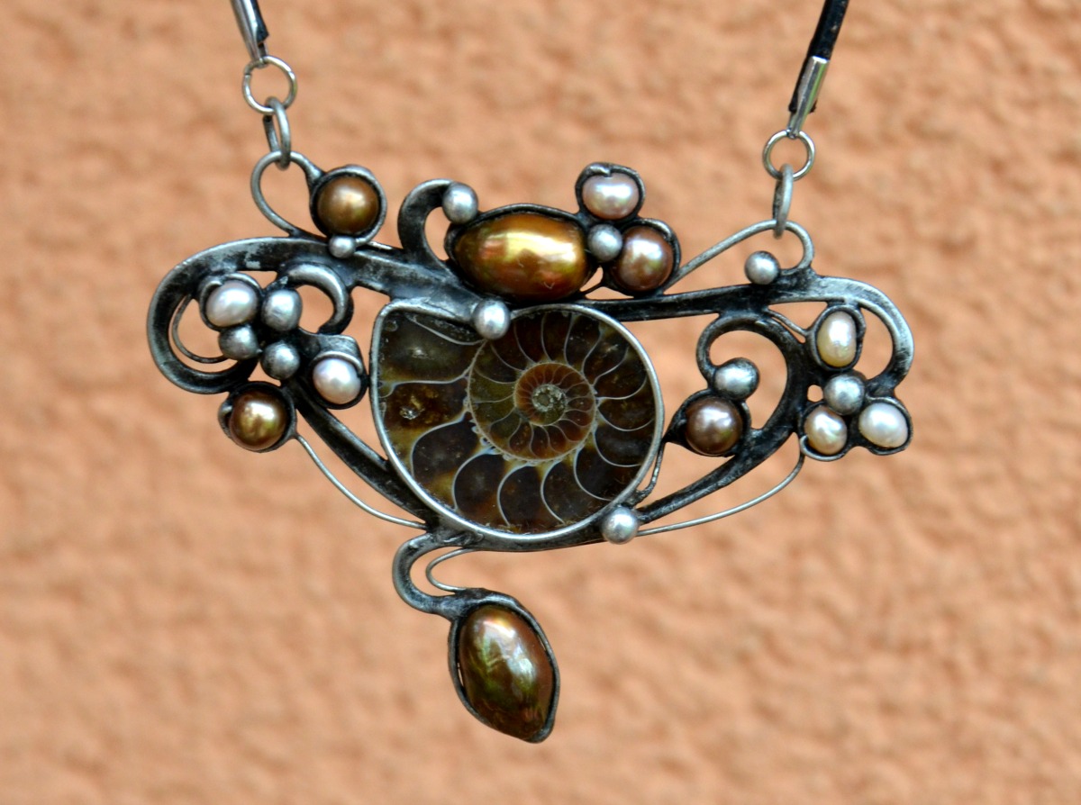 Historie - amonit, perla