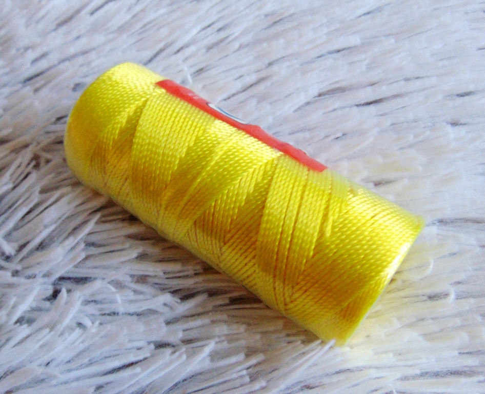 Nitě Hilo macramé žlutá 4m