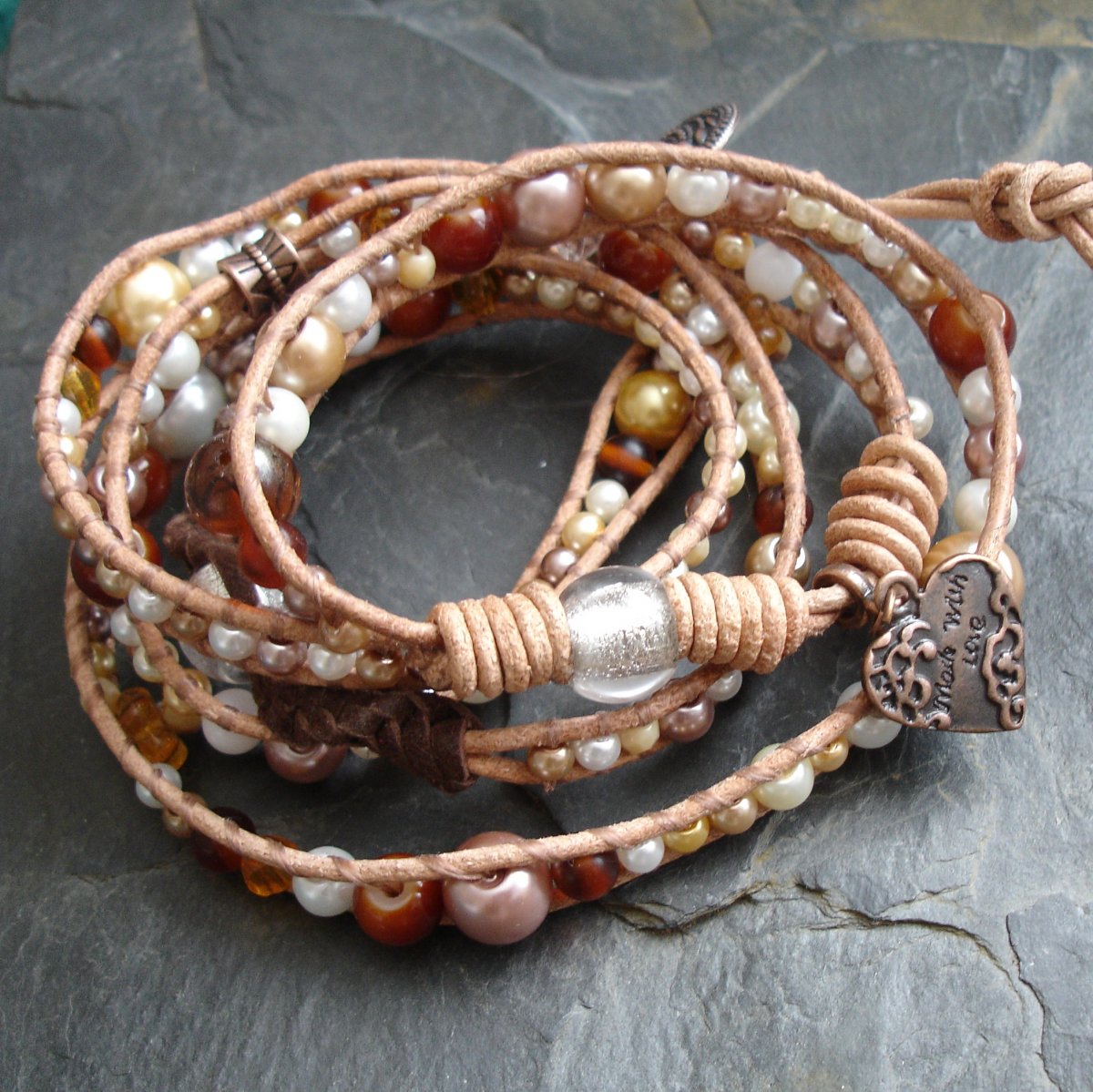 Náramek wrap - hnědý mix barev a velikostí