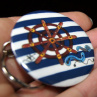 Originální přívěšek - otvírák 44mm s kormidlem