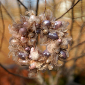 Velikonoční věnec s peříčky