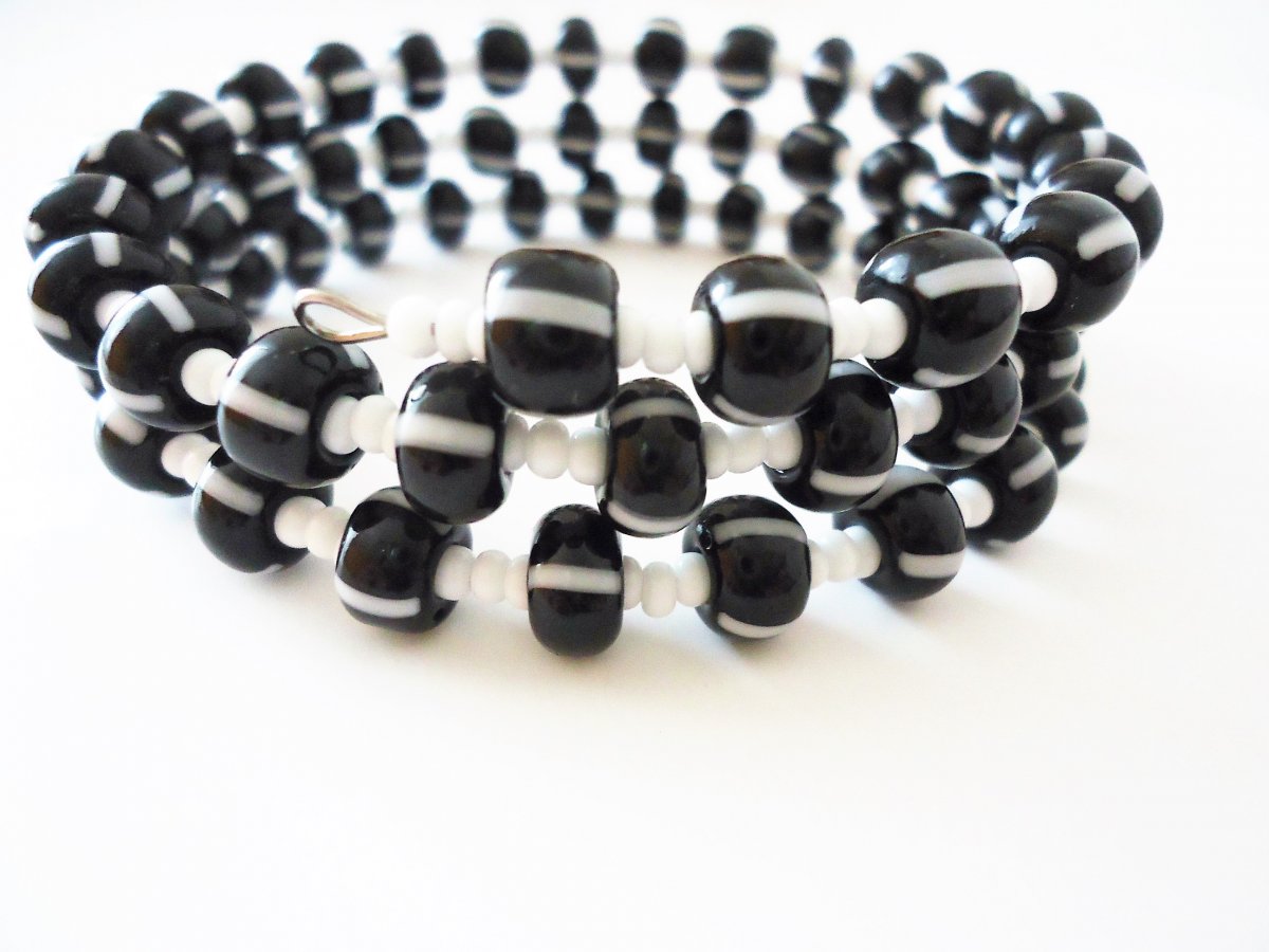 Černobílý náramek