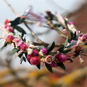 Věneček do vlasů ze sušiny a eukalyptu