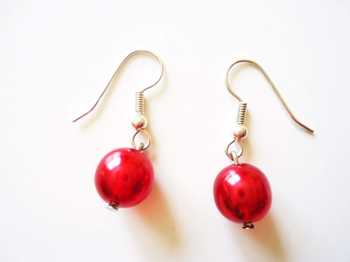 Náušnice z červených perlí