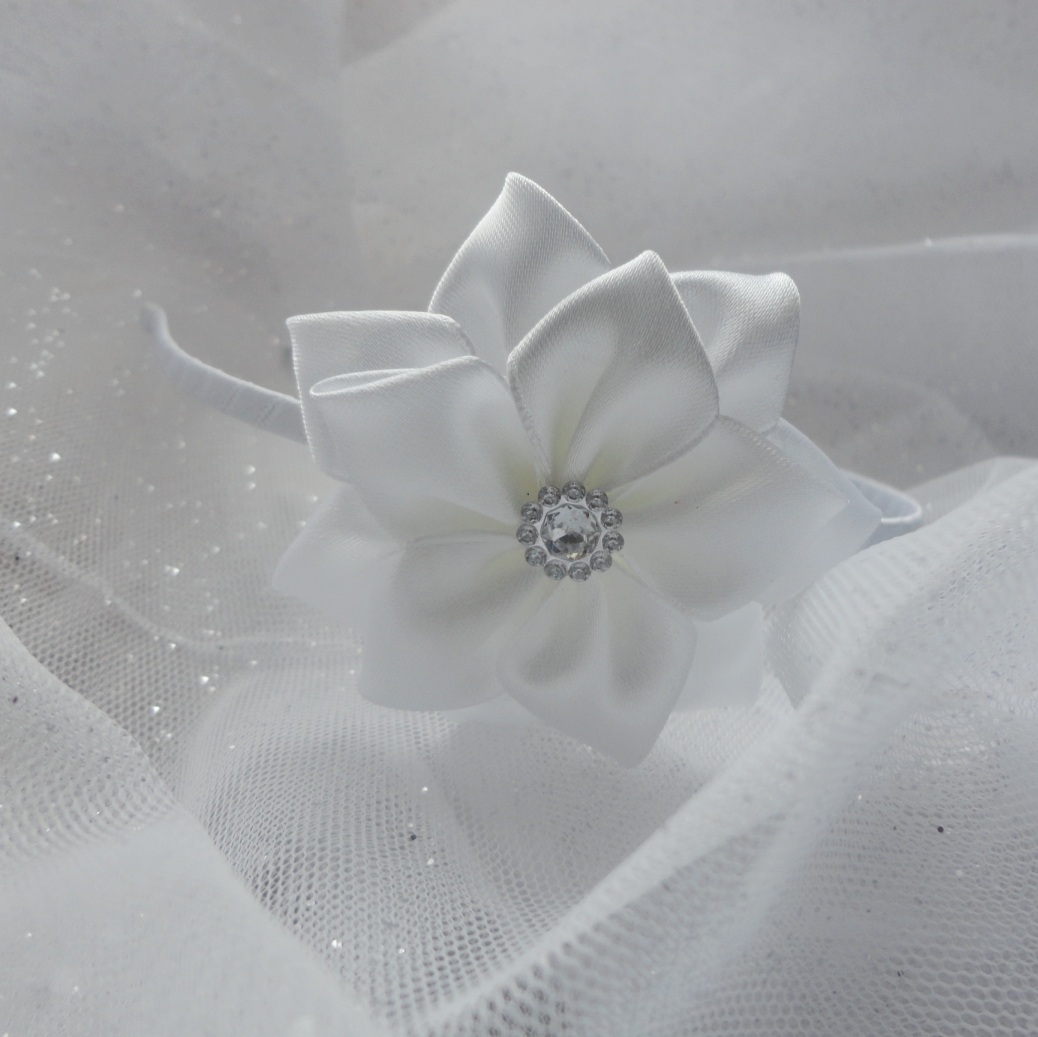 Čelenka bílá kytička