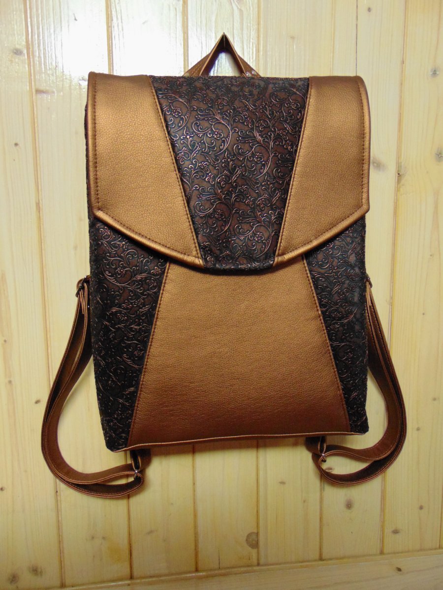 Batoh hnědo- bronzový