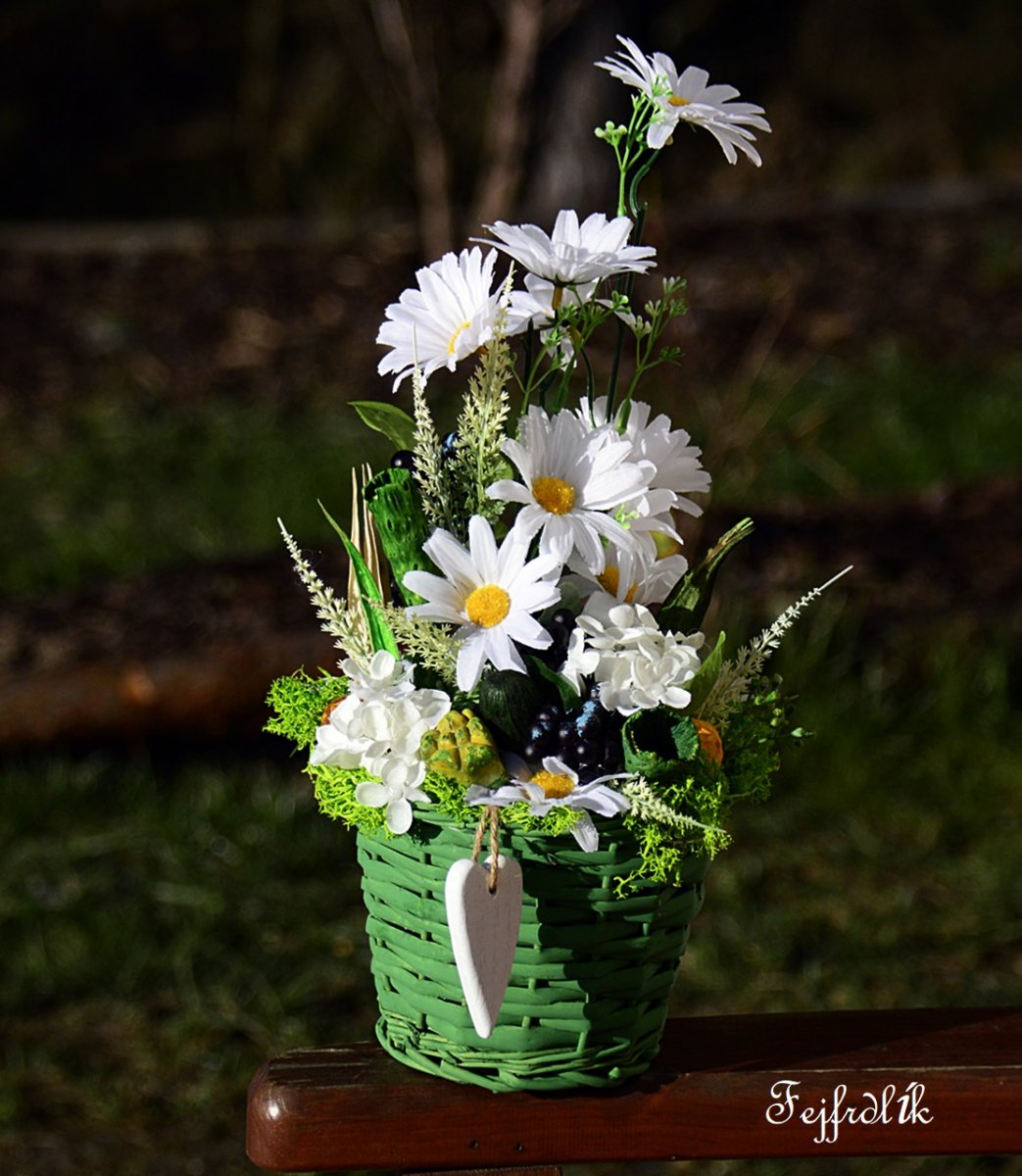 kopretiny, borůvky, bez, vřes..