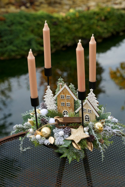 Adventní kovový svícen