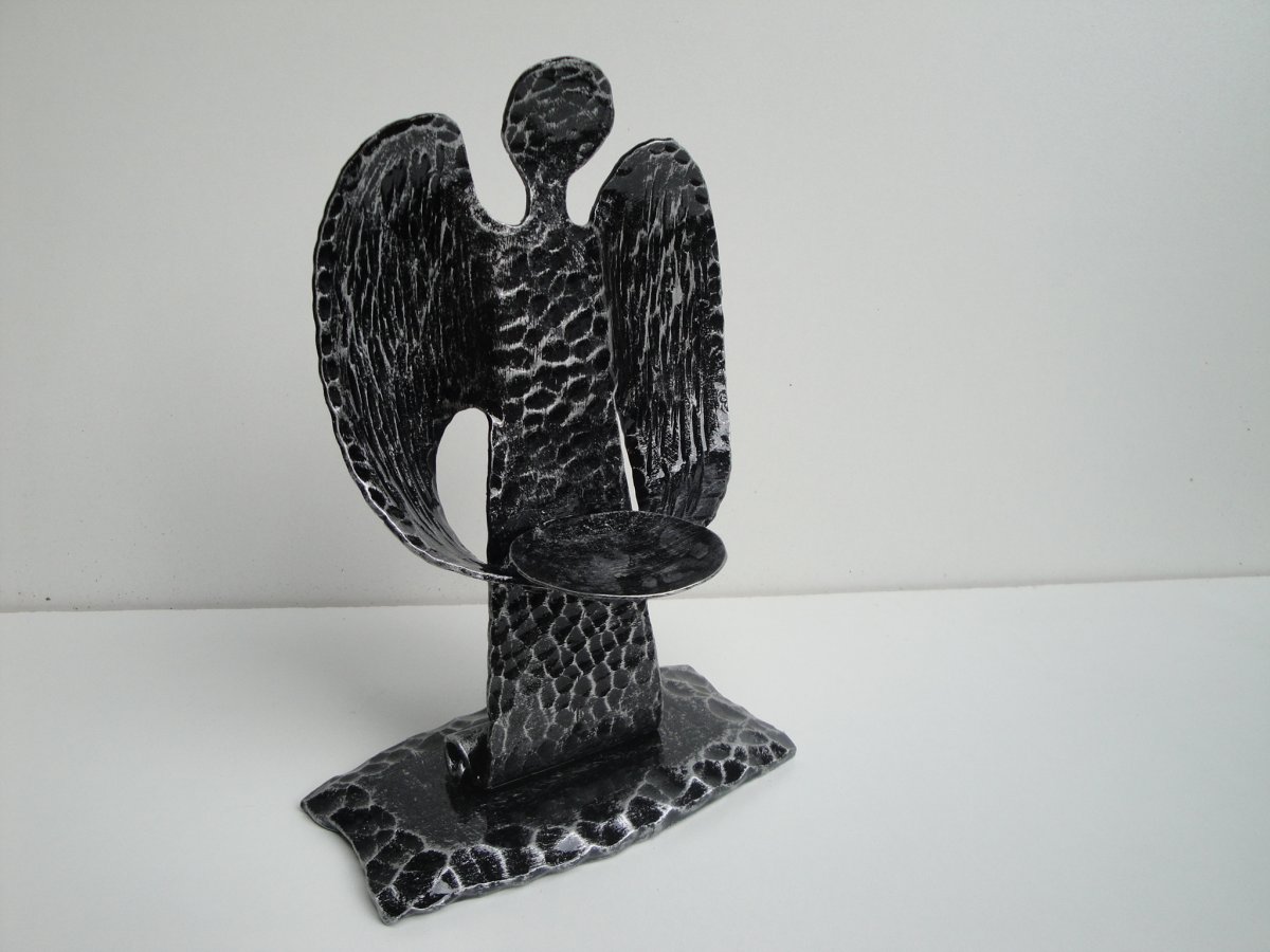 Tepaný anděl stříbrný