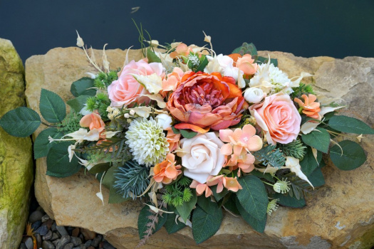 Vzpomínková dekorace na hrob smetanovo meruňková