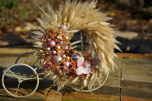 Vánoční věnec v boho stylu s pampovou trávou