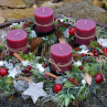 Adventní věnec na kovovém základu