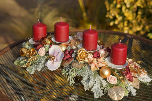 Adventní svícen do oblouku v bordó