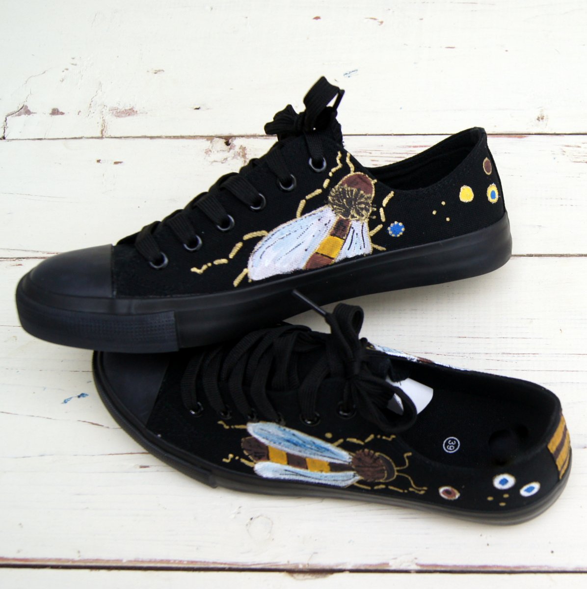 Tenisky černé včeličkové vel.39 (36-41 na obj.)