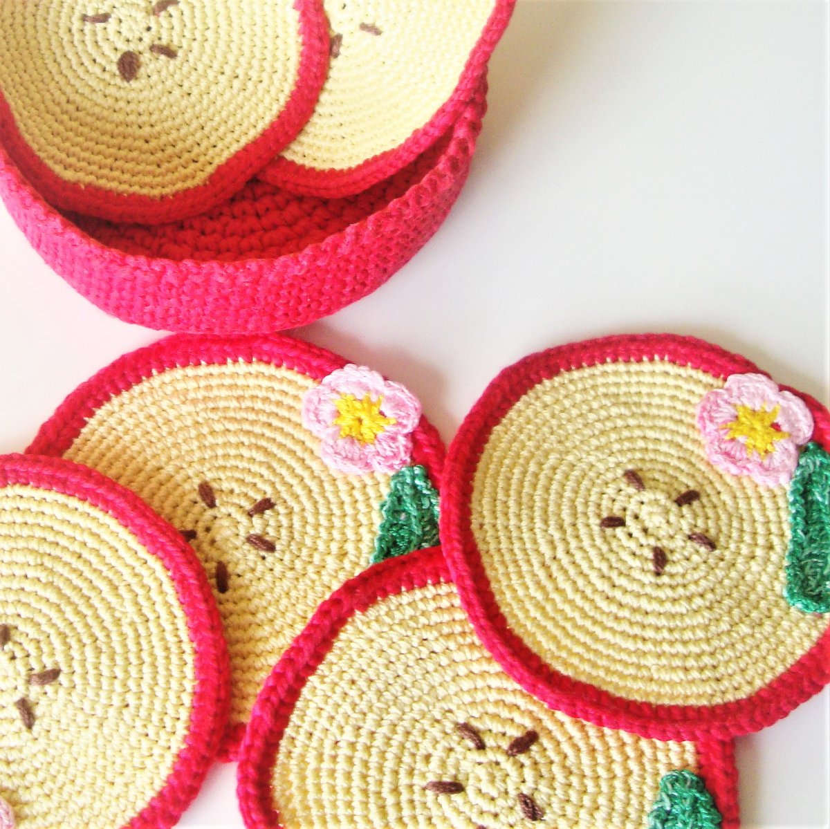 Háčkovaná podkafíčka - sada 6 ks