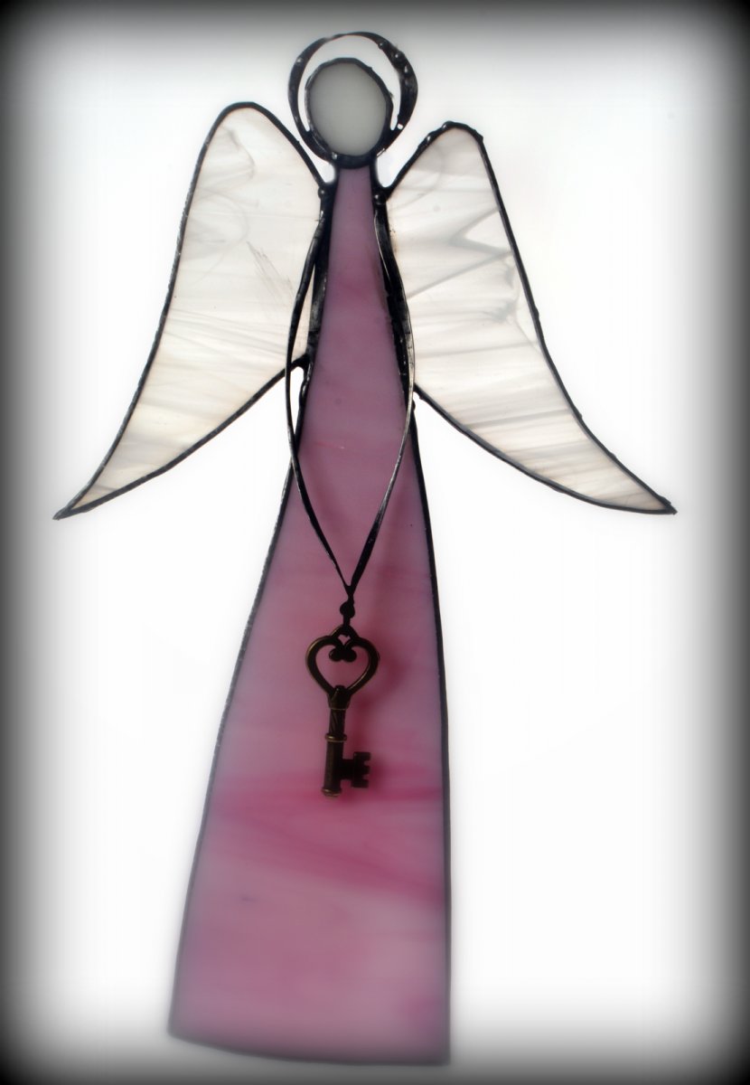 Růžový anděl s klíčkem k tajemství