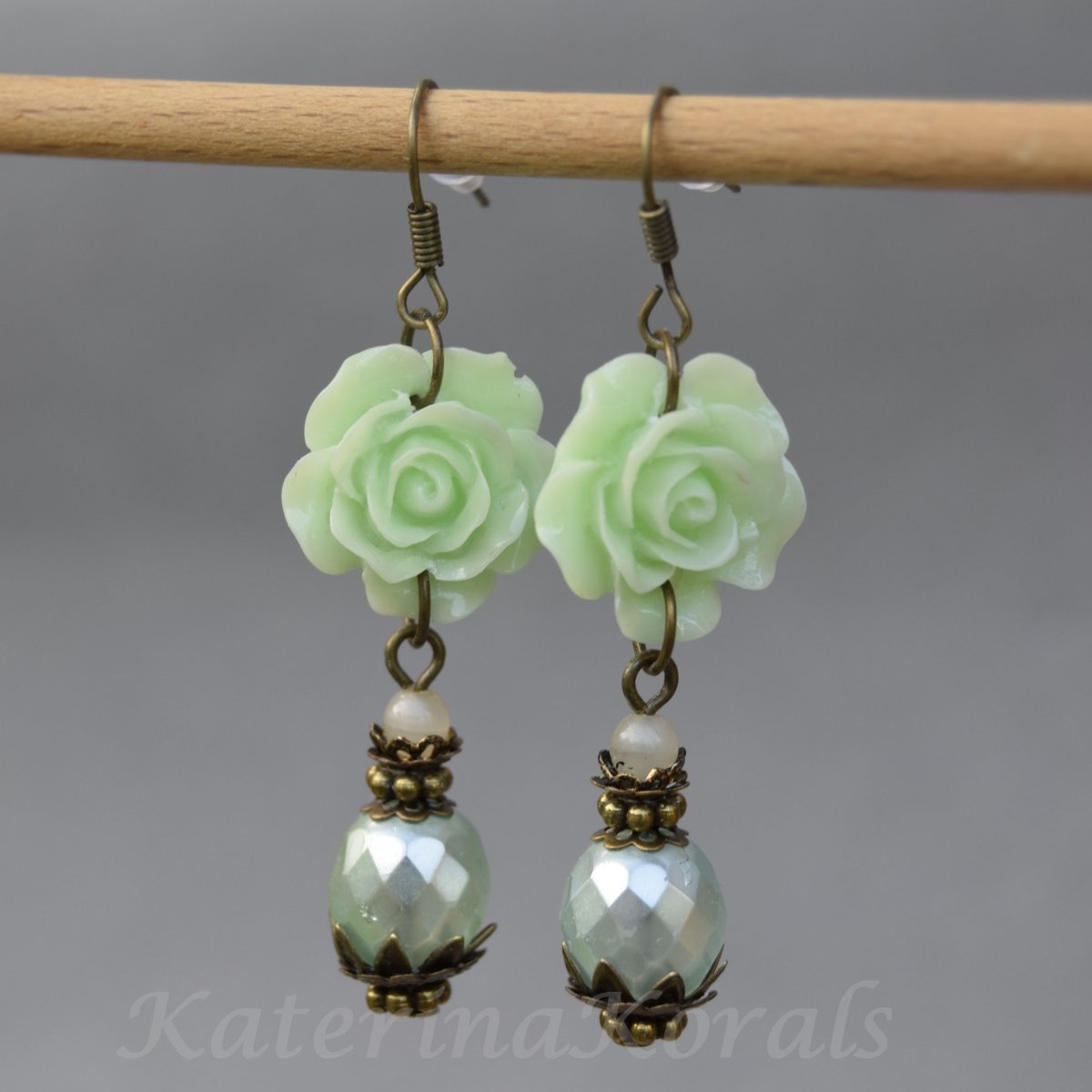 vintage náušnice s květinou, bronzový háček