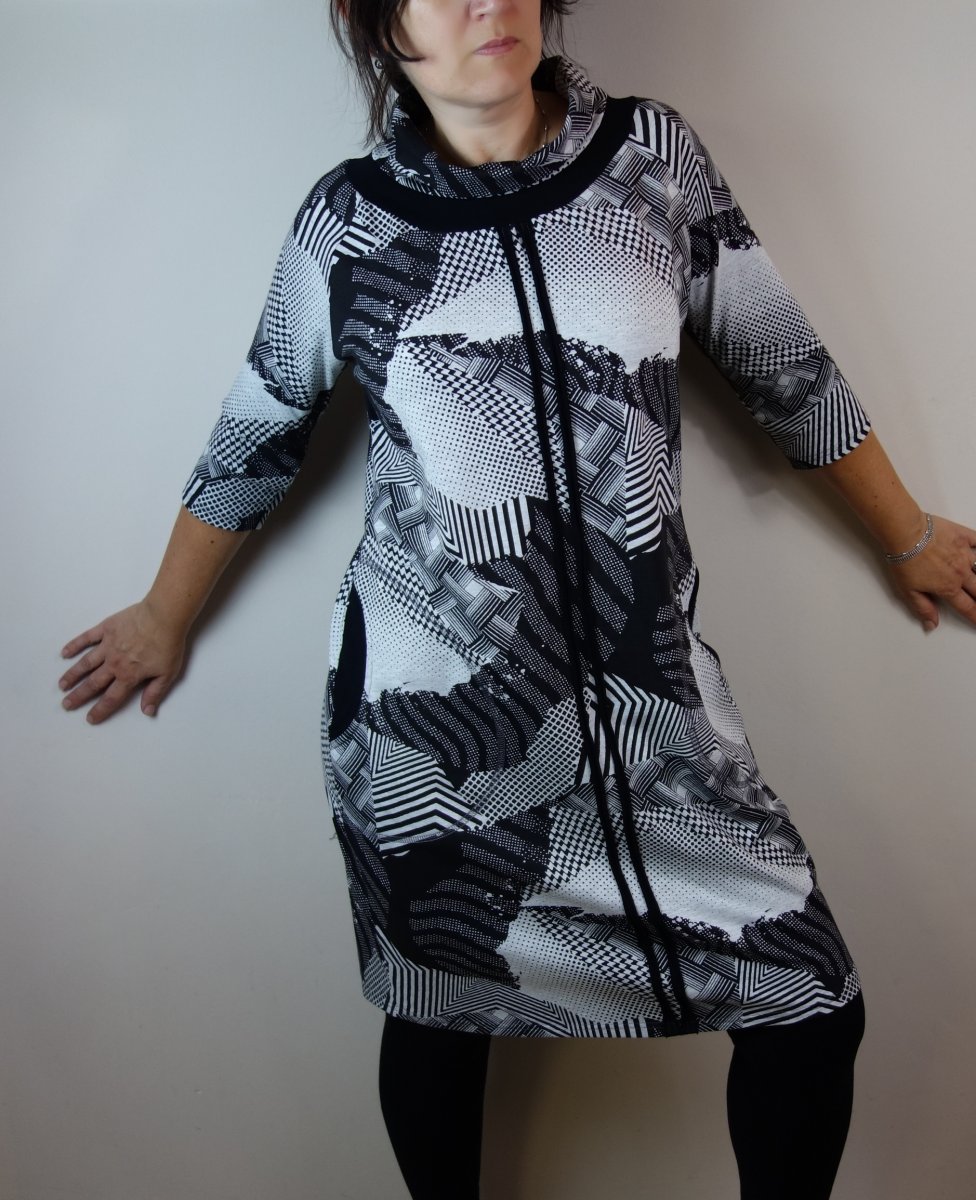 Šaty s kapsami (2XL-3XL)