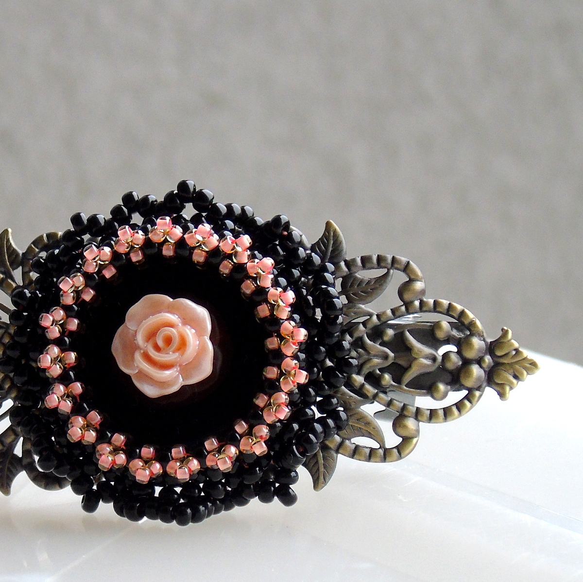 Achátová spona s růžičkou