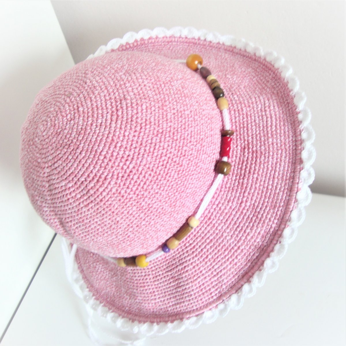 Dětský letní háčkovaný klobouček