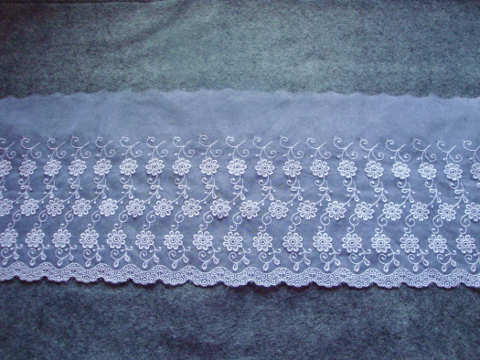 Vyšívaná organza