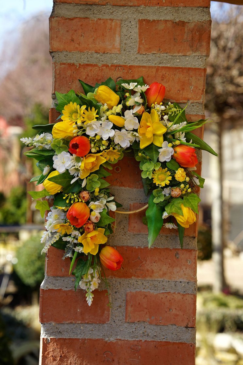 Jarní věnec s tulipány