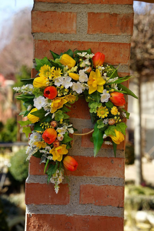 Jarní věnec s tulipány