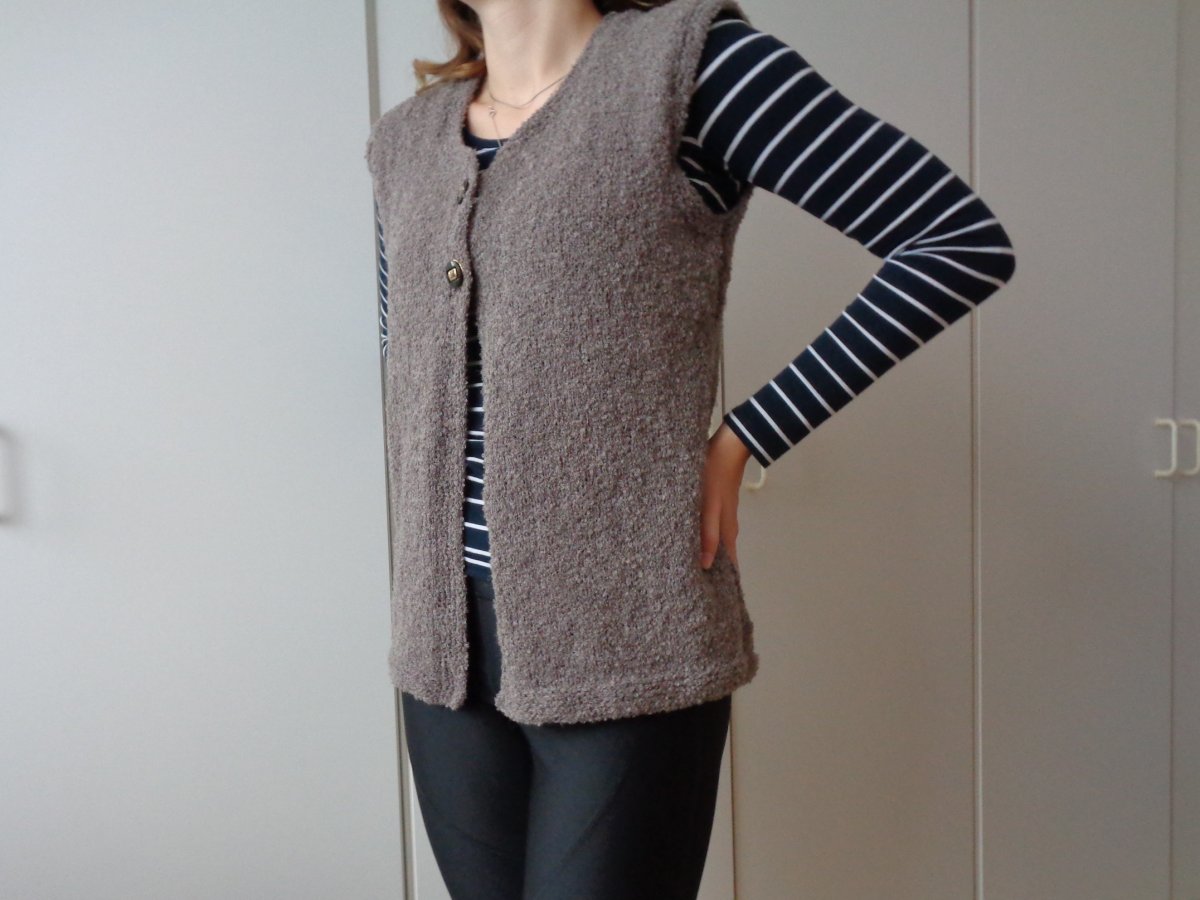 Dámská vesta v modním stylu