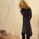 Asymetrické šaty s rolákem