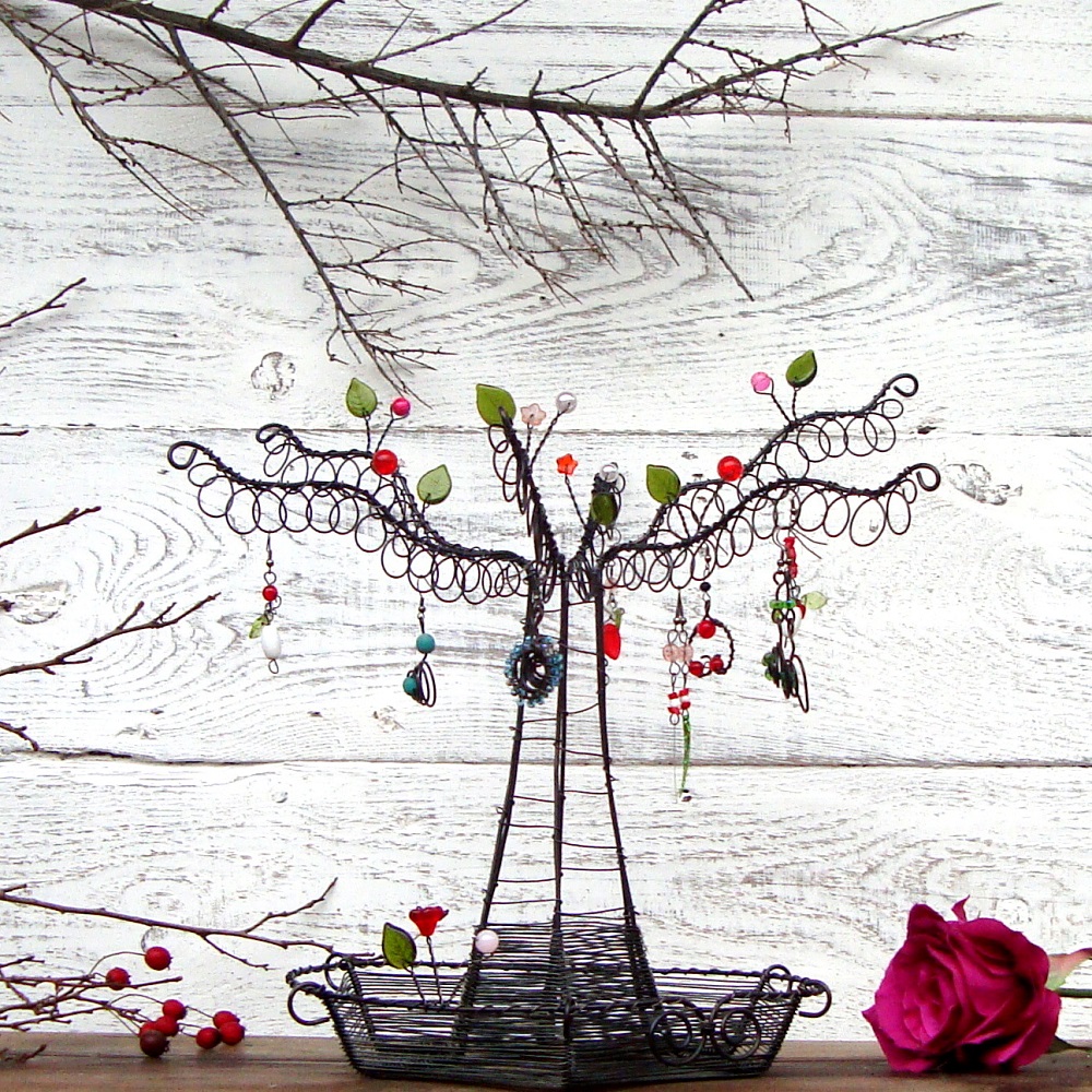 Pod rozkvetlým stromem - šperkovnice