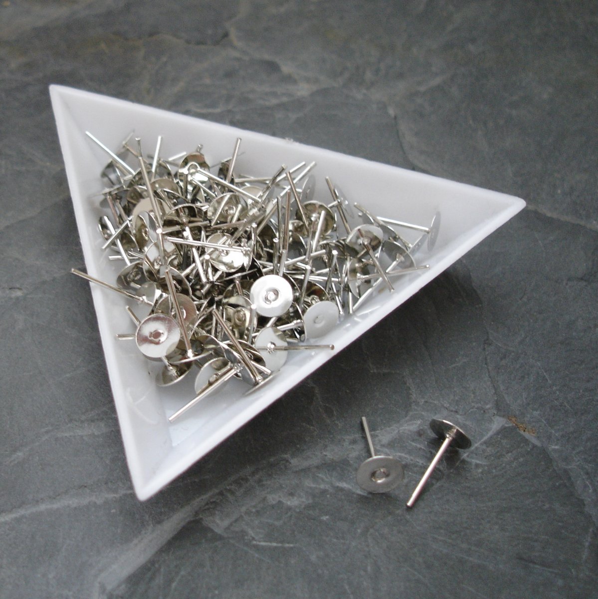 Puzety s ploškou k nalepení 6mm - 10ks - platinové