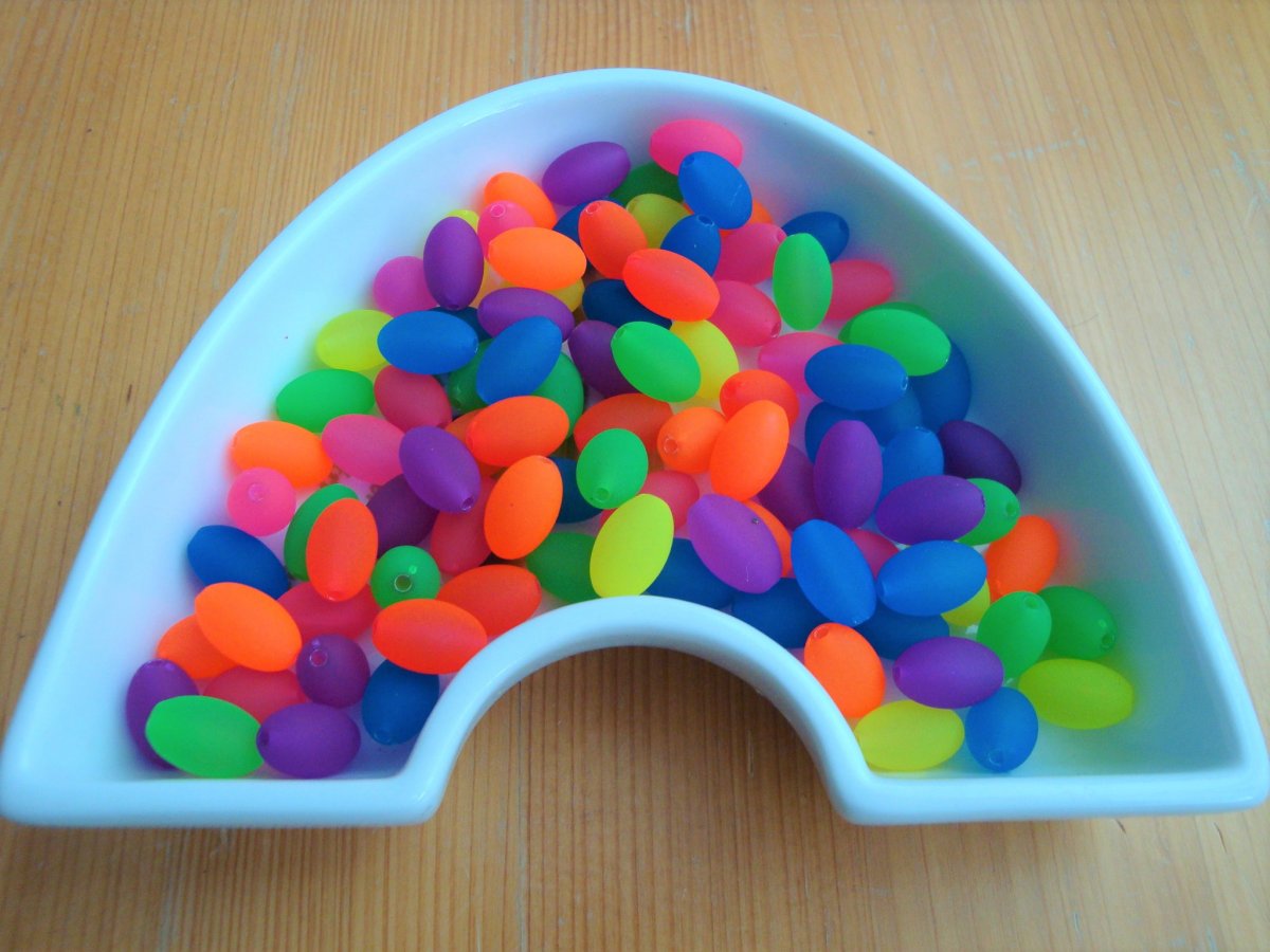 Plastové korálky 8x14 mm - (20ks)