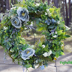 věnec,, v koutě zahrady,,